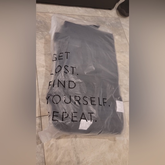 *BRAND NEW* BEIS Convertible Weekender Bag in Black - Picture 4 of 5